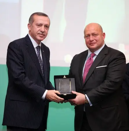 Başbakan Recep Tayyip Erdoğan’dan beyaz eşya üreticilerine enerjide verimlilik için teşekkür plaketi