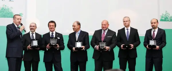 Başbakan Recep Tayyip Erdoğan’dan beyaz eşya üreticilerine enerjide verimlilik için teşekkür plaketi