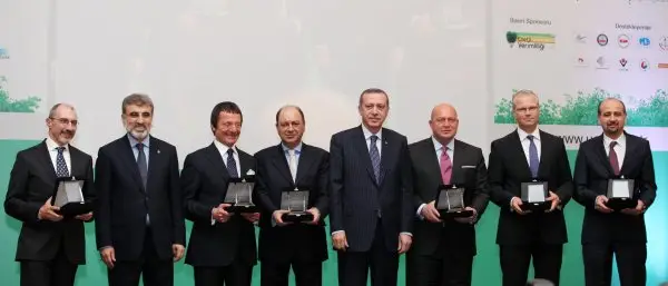 Başbakan Recep Tayyip Erdoğan’dan beyaz eşya üreticilerine enerjide verimlilik için teşekkür plaketi