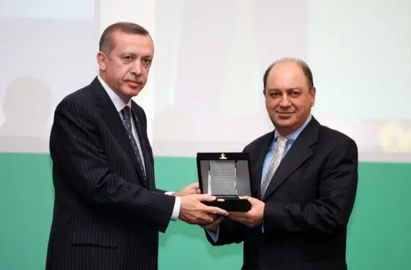 Başbakan Recep Tayyip Erdoğan’dan beyaz eşya üreticilerine enerjide verimlilik için teşekkür plaketi