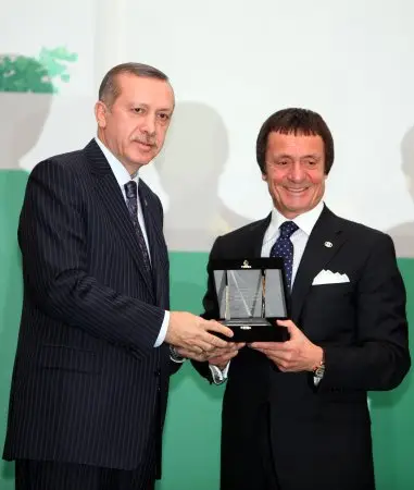 Başbakan Recep Tayyip Erdoğan’dan beyaz eşya üreticilerine enerjide verimlilik için teşekkür plaketi